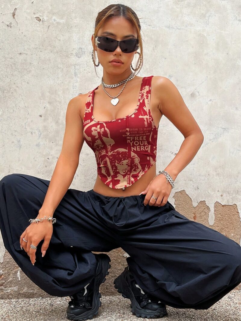 Figure & Slogan Graphic Bandana Hem Crop Tank Top - Image 2