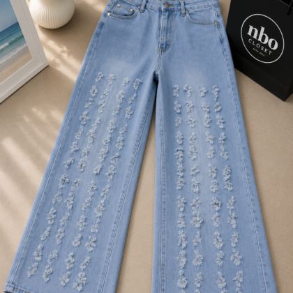 Shredded wide legs jeans